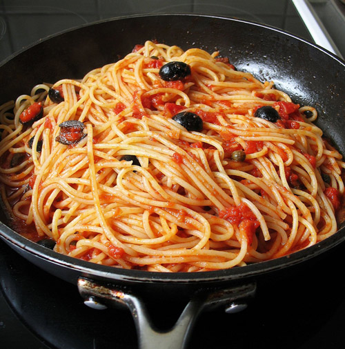 Espaguetis a la Puttanesca 