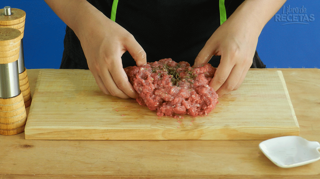enrollado de carne con chorizo y vegetales paso 4
