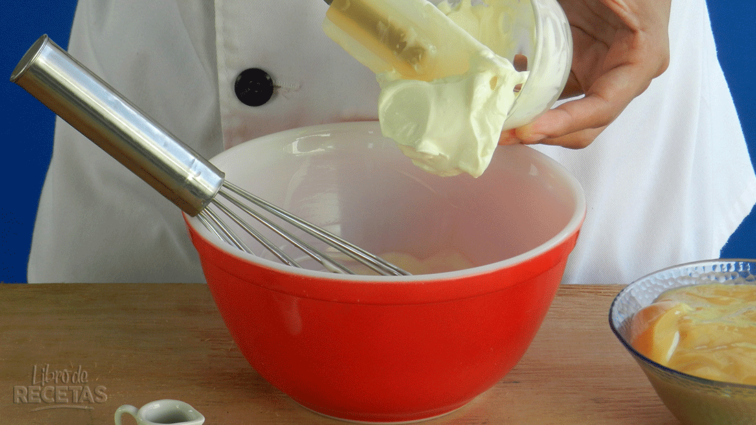 helado de queso crema con ruibarbo paso 1