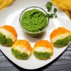 Puré verde y tortitas de arroz multicolor